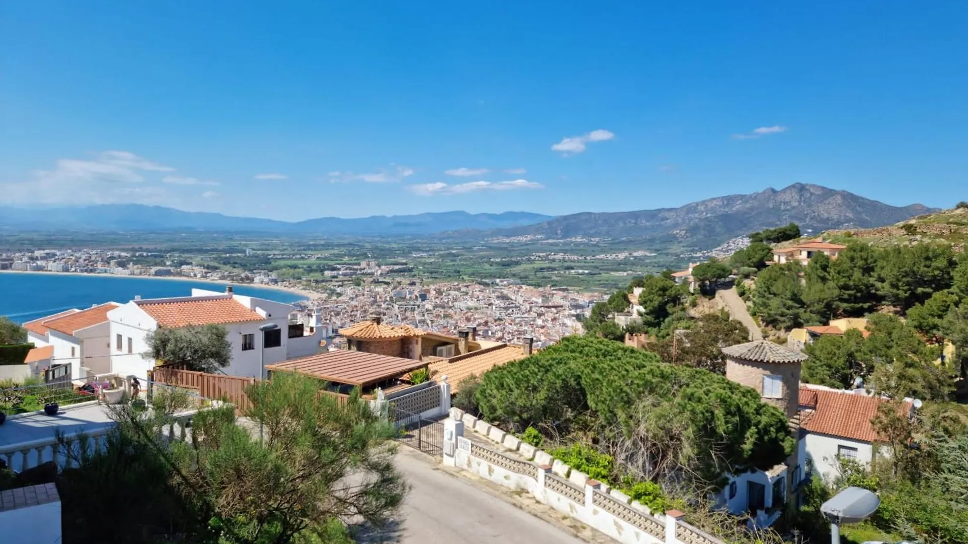 Casa Encantadora Y Acogedora En روساس 0*,  إسبانيا